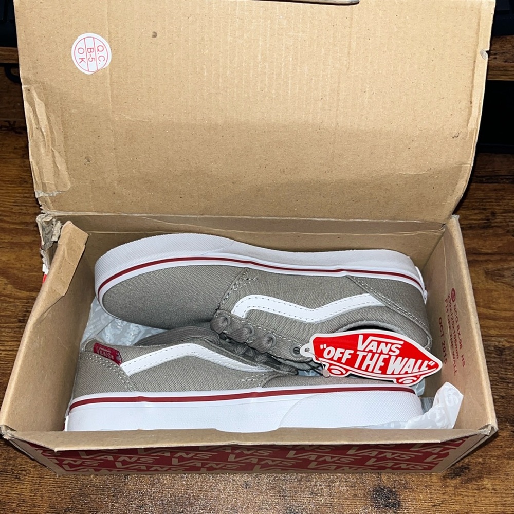 Lace-up Vans Sneaker